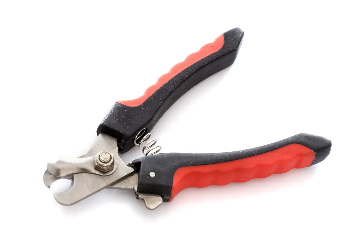 Dog nail clippers with red and black ergonomic handles